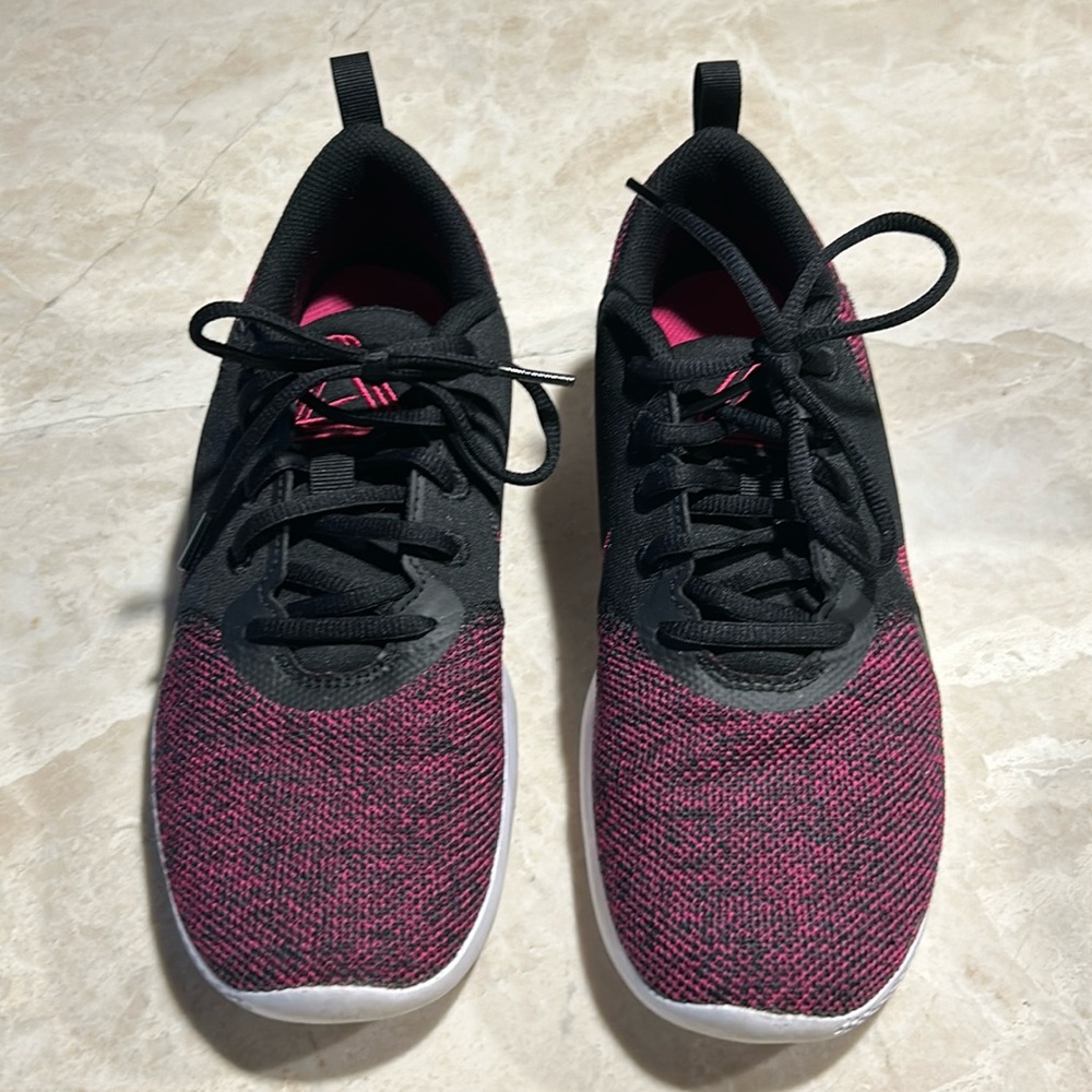 Nike Stroke Running Shoe.